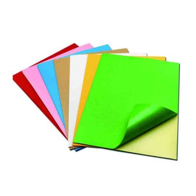 Carta adesiva dell'autoadesivo del vinile di dimensione della lettera della carta dell'autoadesivo della pasta di cellulosa di premio 100% di colore A4 alta